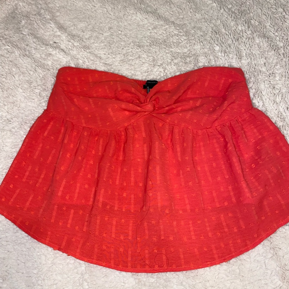 Strapless flowy top
